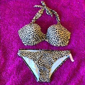 Victoria Secret Bikini 34DD top/M bottoms